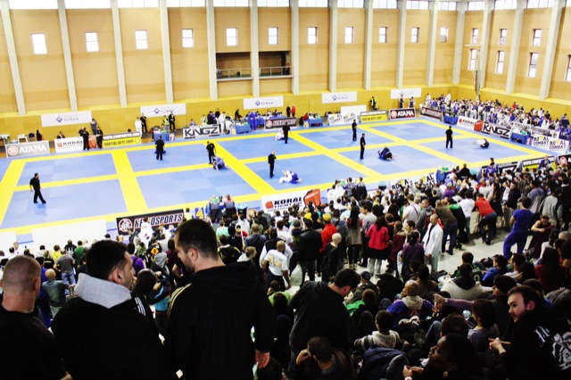 Panoramic view of Lisbon's Casal Vistoso gymnasium, venue of the IBJJF European Championship / Photo: Raphael Nogueira