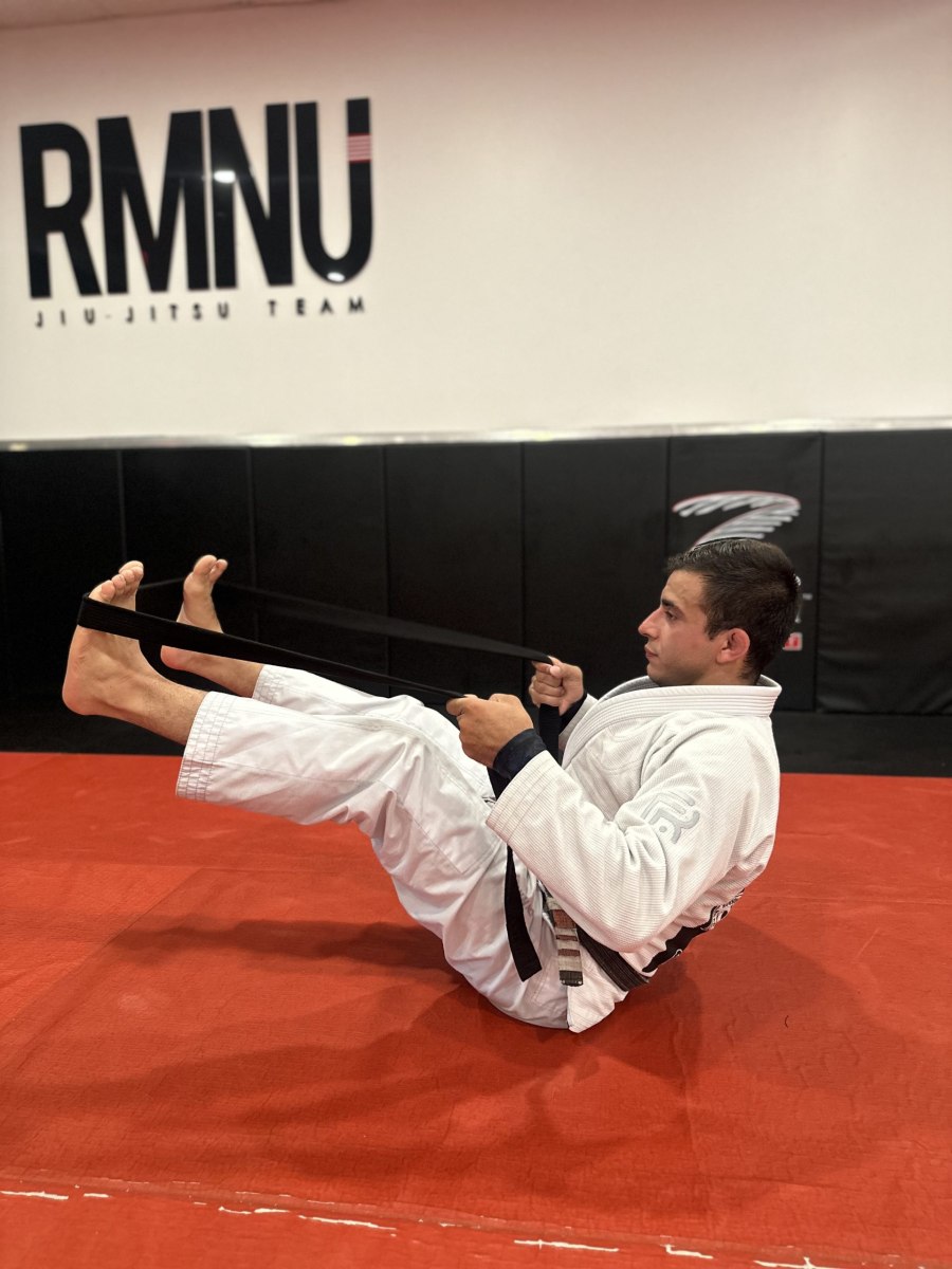 With the help of the belt, stay in a spider-guard position to activate your core. Try to do 5 sets of 1 min with 20 seconds of rest in this exercise. This activity will help you find your balance point and get used to the isometry caused by the spider guard.