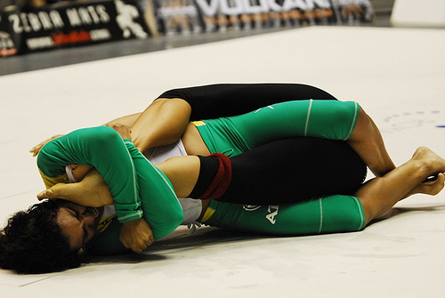 Hannette pega o joelho de Penny Thomas no ADCC / Foto de Ivan Trindade