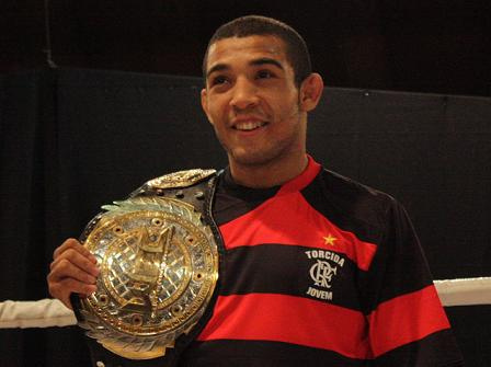 Ele não vai para baixo: os treinos de José Aldo na Holanda