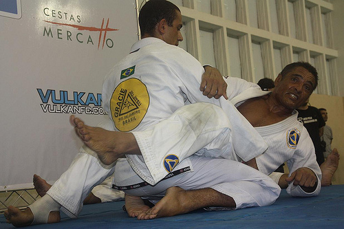 Rickson Gracie ensinando Jiu-Jitsu. Foto: Carlos Ozório.