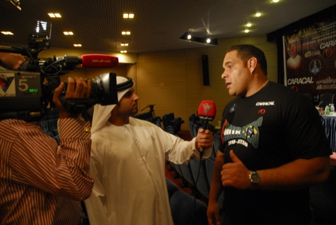 Carlão interviewed by Abu Dhabi TV. Photo: Publicity