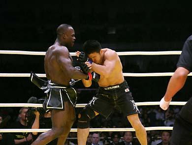 Melvin against Shungo Ohyama. Photo: Susumo Nagao