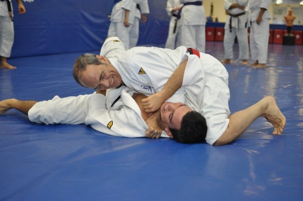 Dr. Pedro Valente performs a check-up on his son. Photo: Publicity