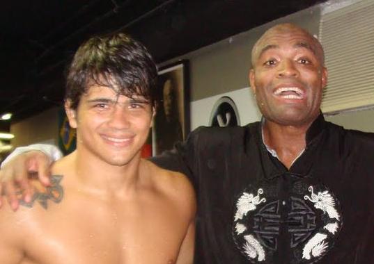Erick Silva comenta rumos da carreira e vitória no mata-leão no UFC on FX 3