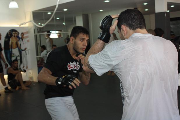 Vídeo: o treino de Rafael do Anjos com Rômulo Barral para o UFC de hoje