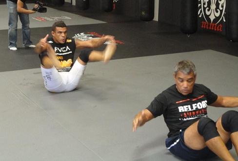 Belfort afia o chão para Akiyama até na parte física