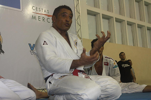 Rickson Gracie mostra suas técnicas no seu seminário, no Rio. Foto: Carlos Ozório