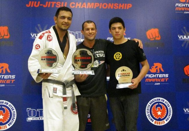 A aula do campeão mundial absoluto sem kimono Roberto Jimenez