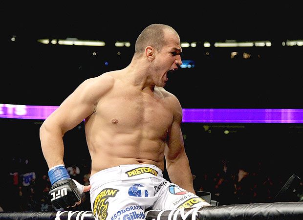 Humbleness, Dos Santos’ recipe for keeping the belt for years
