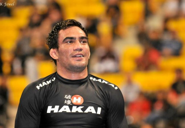 Lucas Leite comemora título entre os grandalhões