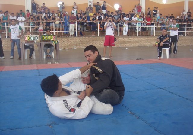 A guardinha chata que vem do Ceará