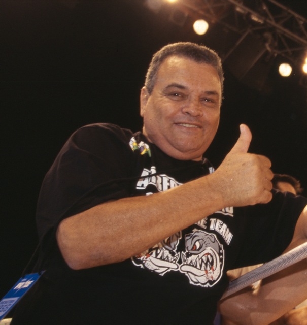 O grande mestre de Jiu-Jitsu Carlson Gracie a beira do ringue no Japão, por Susumu Nagao