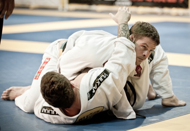 Flavio Almeida cai por cima e confere o placar no Las Vegas Open de Jiu-Jitsu.