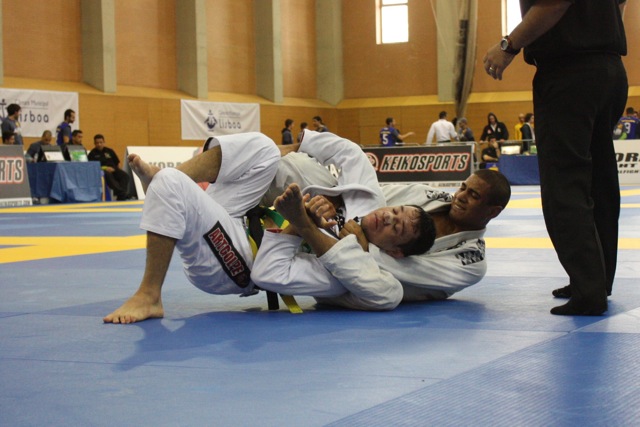 JT finaliza Ed Ramos nas costas no Europeu de Jiu Jitsu por Nog