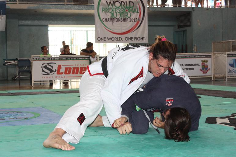 Gabi na seletiva do Rio de Janeiro para Abu Dhabi: ela segue invencível no Jiu-Jitsu. Foto: Carlos Ozório.