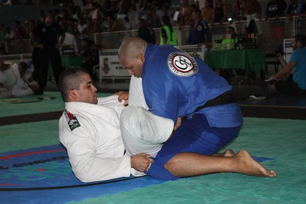 Evangelista contra Bruno Bastos. Foto: Carlos Ozório