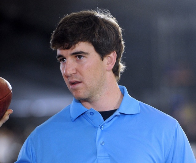 Eli Manning, o bem humorado craque que liderou o NY Giants a mais um título da NFL. Foto: Michael Buckner/Getty Images for DIRECTV