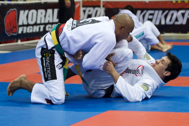 Kayron Gracie na vitoria sobre Serginho no Pan 2010 Foto por Lamonica