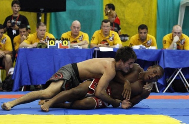 Na seletiva do ADCC 2009 Raoni so parou diante de Rafa Mendes na final