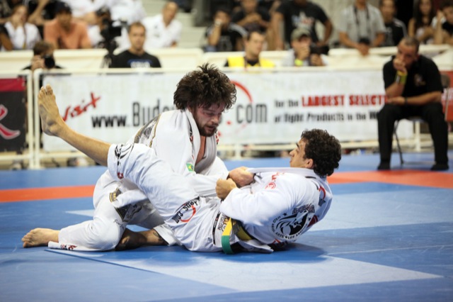 Tarsis Humphreys em mais uma guerra contra Romulo Barral, na final do Mundial 2009 Foto Alicia Anthony Arquivos GRACIEMAG