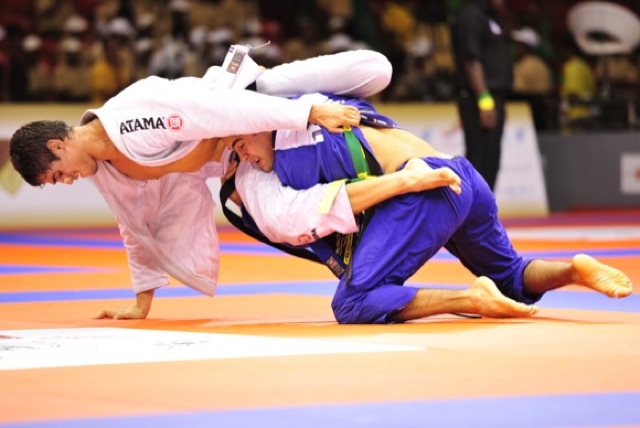 Do baú: na faixa-azul, o duelo de dois craques do Pan de Jiu-Jitsu 2012