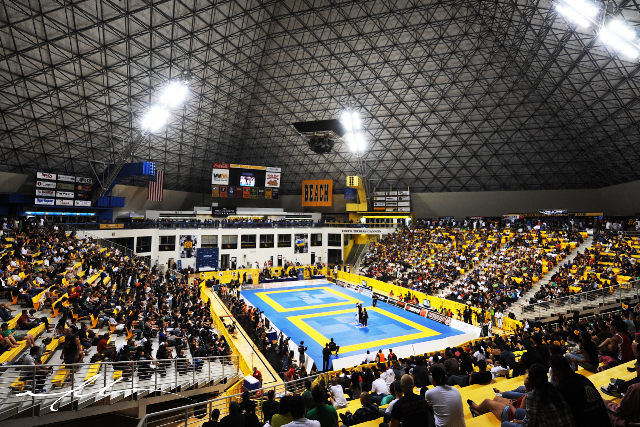 Ginásio cheio em Long Beach, durante o Mundial de Jiu-Jitsu. Foto: Divulgação.