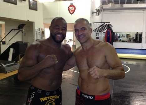 Zé Mario with Rashad Evans 