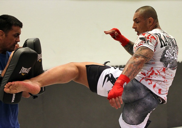 Thiago Silva esquenta as canelas para o que talvez seja seu mais duro duelo no MMA, na Suécia. Foto: Josh Hedges/Zuffa LLC/Zuffa LLC via Getty Images.