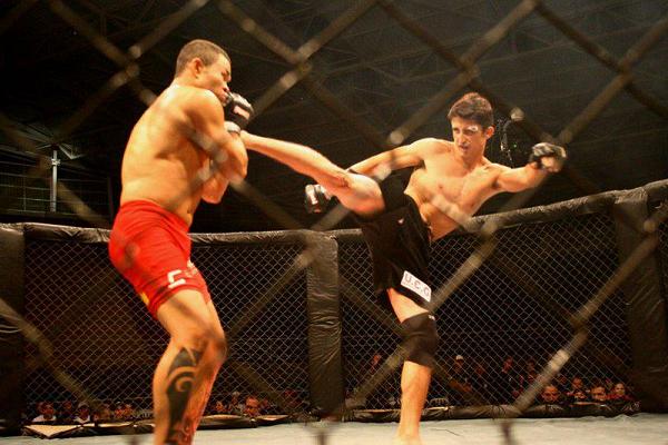 Veja o pupilo do campeão de Jiu-Jitsu Celsinho Venícius em ação no MMA