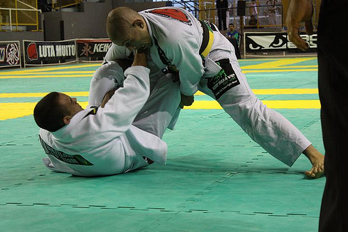 Leonardo Saggioro jogando por baixo na final do Brasileiro de 2012. Foto: Carlos Ozório