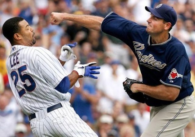 Briga em jogo de beisebol nos EUA: uma agressão pode acontecer em qualquer lugar, como aprendeu o professor Ryan Hall. Foto: Site Banned in Hollywood/Divulgação.