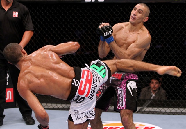 O jogo aéreo de Edson Barboza, consagrado no UFC Rio de janeiro, é apenas uma das grandes atrações do UFC 146 neste sábado. Foto: Josh Hedges/Zuffa.