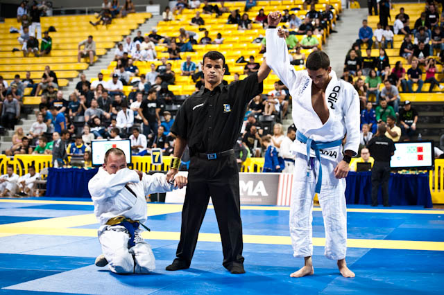 Tyler Brey, numa das grandes cenas do Mundial 2011 da IBJJF. Fotos: Ivan Trindade.