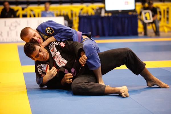 Brazilian Nationals 2012: watch the absolute purple belt winner’s style