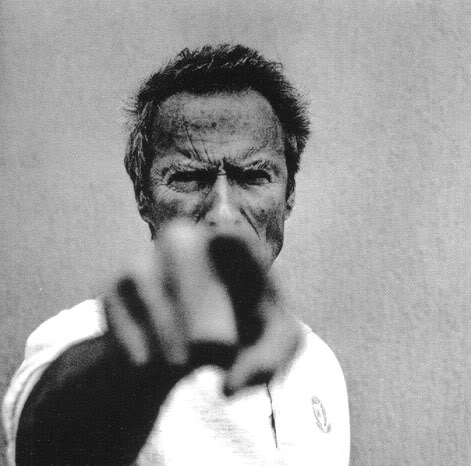 Clint Eastwood, em foto artística de Anton Corbijn