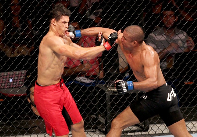 A luta-espetáculo entre o campeão Cezar Mutante e o valente Serginho no UFC 147