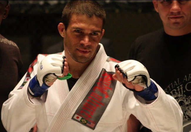 Comprido black belt trusts his half-guard in MMA. Do you?