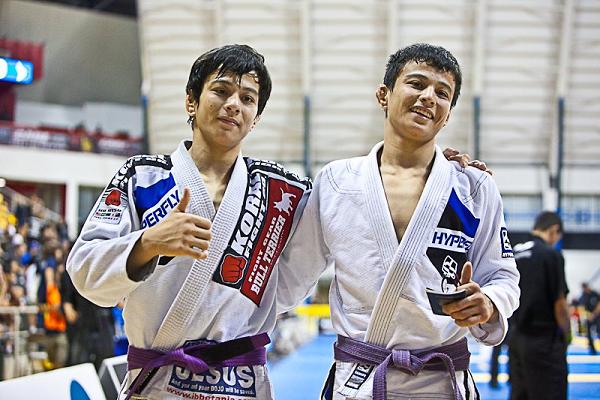 Aprenda a pegar as costas com um faixa-roxa campeão mundial em 2012