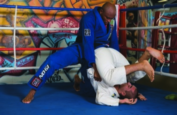 Watch Anderson training in the gi on new MMA program