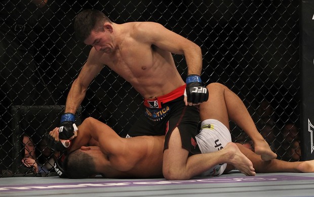 A rápida vitória de Demian Maia foi uma das lutas exibidas pela Rede Globo, com atraso. Foto: Divulgação UFC