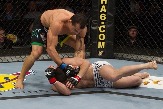 Details of americana lock with Gleison Tibau