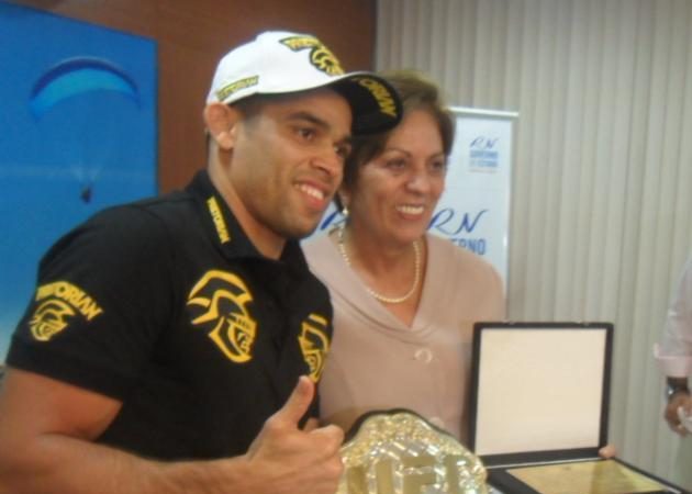 Barão recebe placa de Governadora