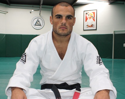 O faixa-preta Ralek Gracie, na academia da família em Torrance, Califórnia. Foto: Divulgação