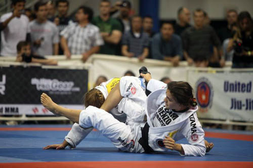 Kyra Gracie with the omoplata. Photo: Ivan Trindade