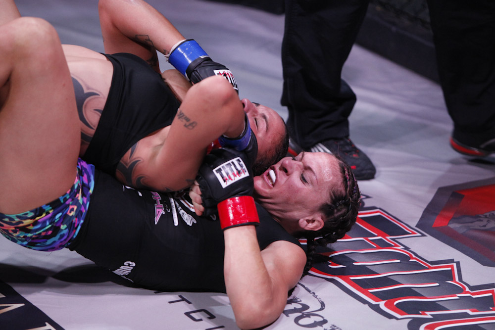 Cat Zingano wins by RNC and is still undefeated in MMA