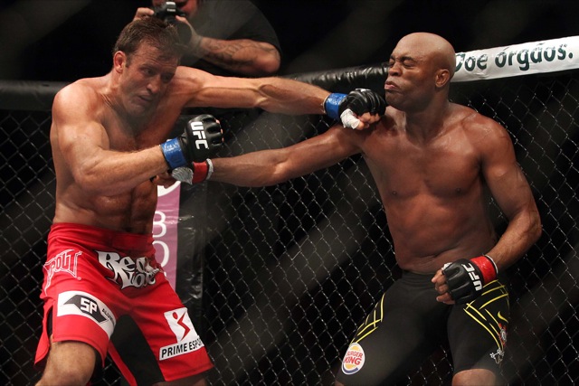 Anderson Silva contra Stephan Bonnar no UFC Rio. Foto: inovafoto/UFC/Divulgação