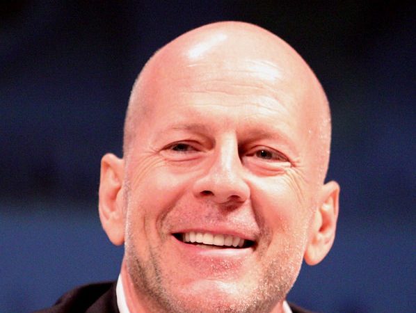 Até Bruce Willis sabe que a briga termina no chão
