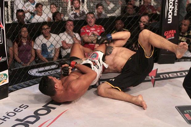 Muita ação e Jiu-Jitsu eficiente no Jungle Fight 44