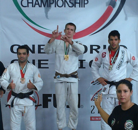 Keenan Cornelius no pódio da categoria até 92kg. Foto:Divulgação